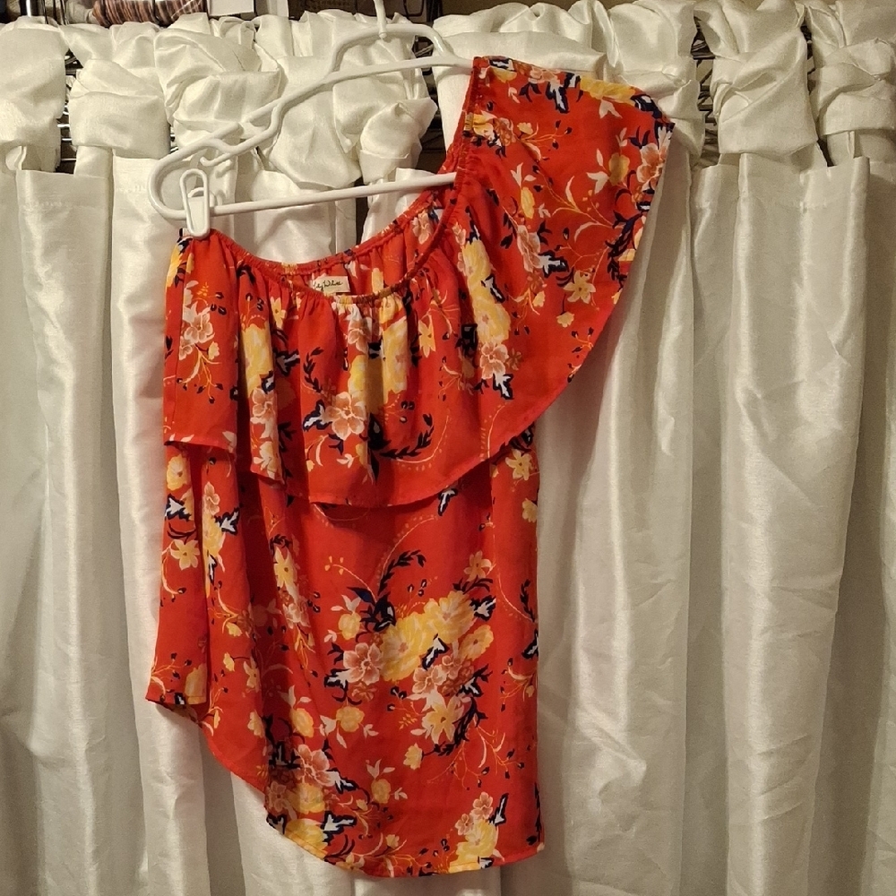 Lily White Floral Off-Shoulder Red Top Lg 🩵🩵🩵🩵